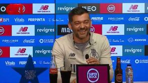 Sérgio Conceição até pôs jornalista a cantar na última conferência do ano