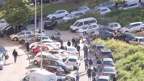 Vídeo mostra chuva de pedras entre adeptos de FC Porto e V. Guimarães