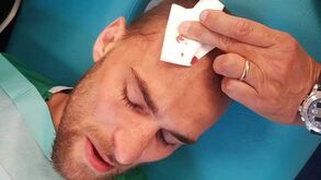 Bas Dost à saída da GNR do Montijo: «Tranquilo...»