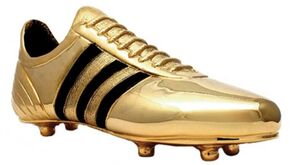 Benfica tem réplica da Bota de Ouro de Eusébio à venda por 900 euros