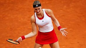 Mladenovic recebe presente de Federer