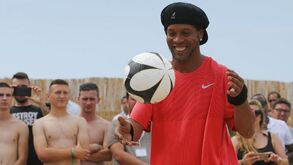 Ronaldinho Gaúcho vai casar-se com duas mulheres em agosto