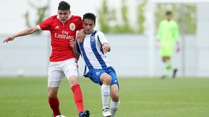 Benfica derrota FC Porto e segue na liderança