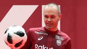 Iniesta recorda episódio com Ronaldo: «Mandei-o calar porque me repreendeu em minha casa»