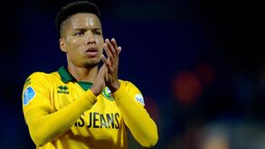 Tyronne Ebuehi espera decisão do selecionador