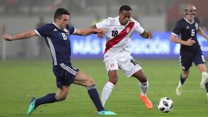 Carrillo titular na vitória do Peru em particular com a Escócia (2-0)