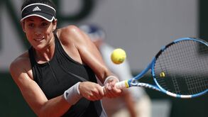 Muguruza 'despacha' Fiona Ferro e segue para a 3.ª ronda de Roland Garros