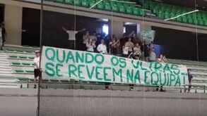 Ultras do Sporting foram ao treino da equipa de hóquei para mostrar o seu apoio