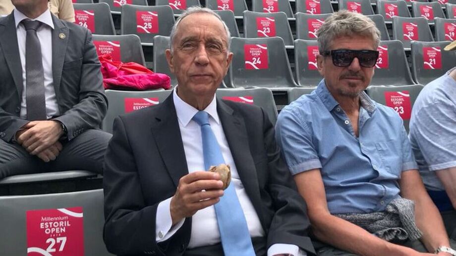 Marcelo foi ao ténis mas não quis almoçar na tenda VIP: preferiu umas sandes de queijo