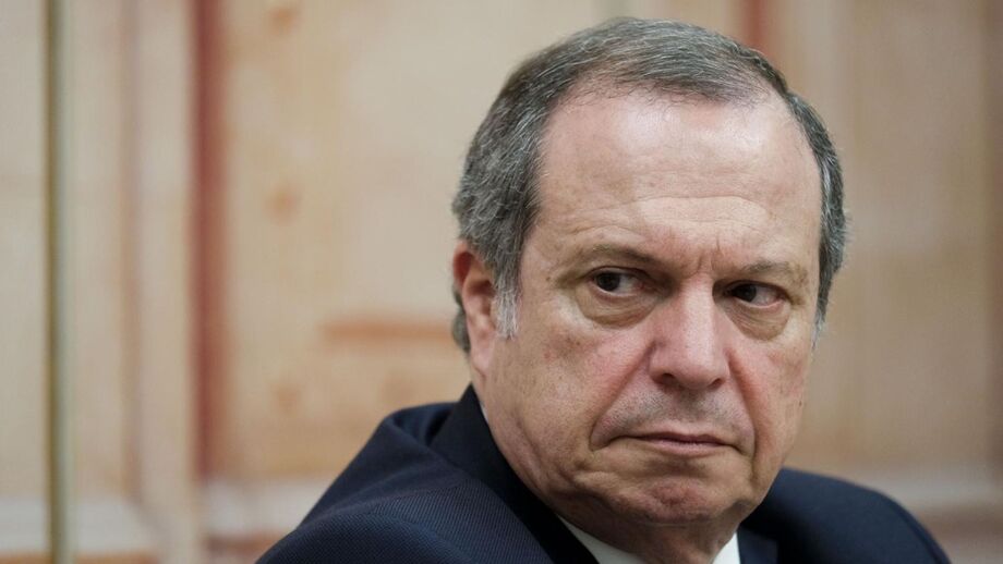 Carlos César