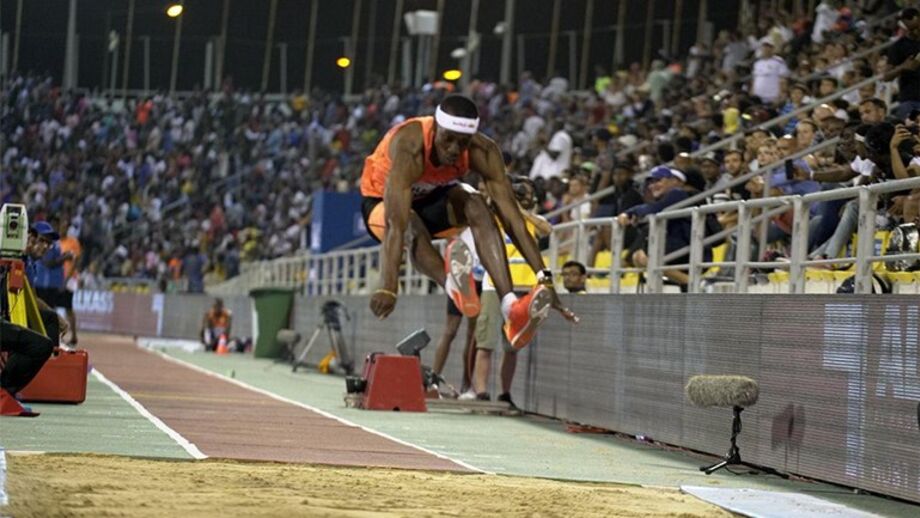 Saltador do Benfica fixou novo máximo em 17,95 metros