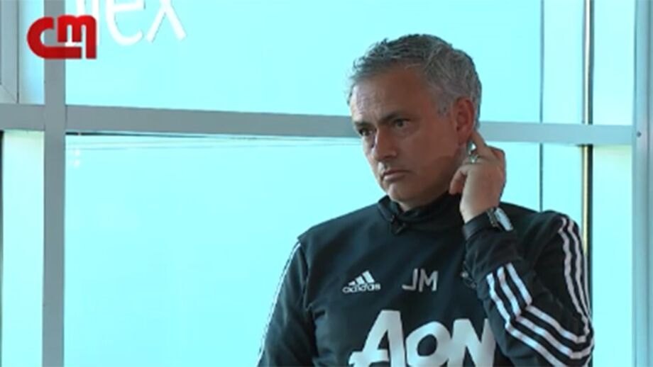 Técnico do Manchester United vê antigo adjunto começar pela porta grande