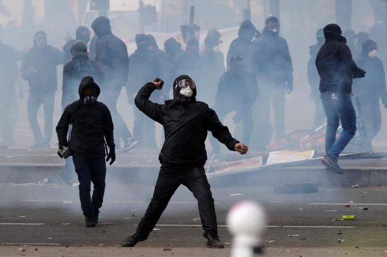 Manifestações do 1 de maio em Paris marcadas por violência