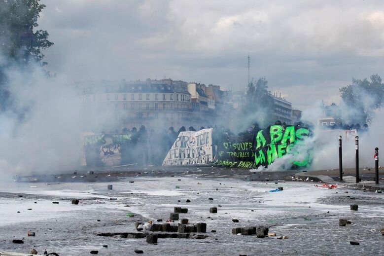 Manifestações do 1 de maio em Paris marcadas por violência
