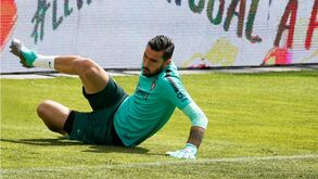 Rui Patrício treina normalmente na Seleção Nacional apesar da rescisão com o Sporting