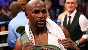 Floyd Mayweather destrona Ronaldo da liderança da lista dos mais bem pagos