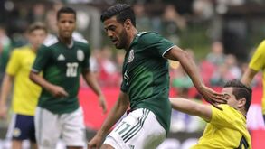 Chicharito e Vela escaparam ao escândalo no México por razões diferentes