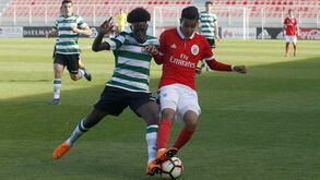 Benfica vence Sporting em Alcochete e mantém liderança