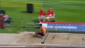 Juan Echeverría fez o salto de uma vida e aterrou... fora dos limites