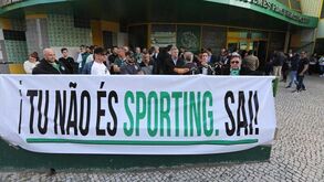 Adeptos pedem saída de Bruno de Carvalho e organizador da 'manif' lembra: «Sporting é feito de atletas»