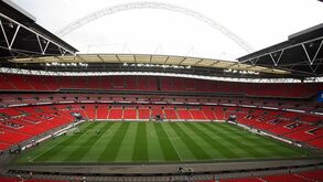 Atraso no novo estádio leva Tottenham a requisitar Wembley