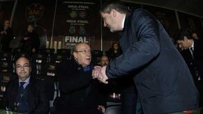 Pinto da Costa ligou a Bruno de Carvalho para pedir explicações sobre assédio a jogador