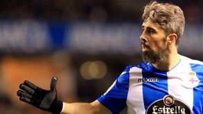 Luisinho troca despromovido Deportivo por recém-promovido Huesca