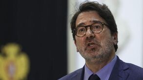 Bastonário dos Advogados fura regra e ganha mais 13 mil euros