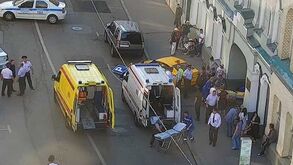 Imagens do táxi a atroplear grupo de pessoas em Moscovo