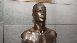 Busto de Ronaldo trocado… mas diretor do aeroporto não sabia