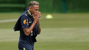Brasil explica lesão de Neymar com 'bicada' à Suíça