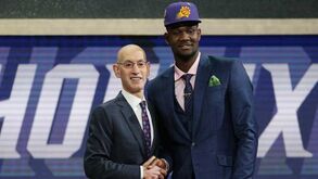 Deandre Ayton foi escolhido pelos Suns como primeira escolha do Draft da NBA