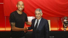 Luisão renova após as férias