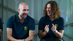 Puyol impedido de falar numa TV iraniana por ter o cabelo comprido