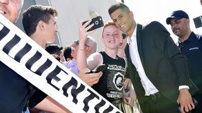 Valencia oficializa transferência de Cancelo para a Juventus