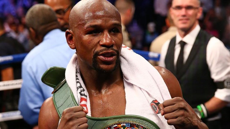 Floyd Mayweather destrona Ronaldo da lideranÃ§a da lista dos mais bem pagos