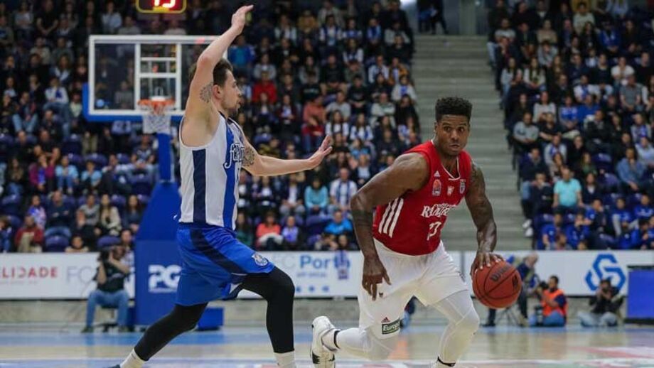 FC Porto vence Benfica e força a 'negra' nas meias-finais do playoff