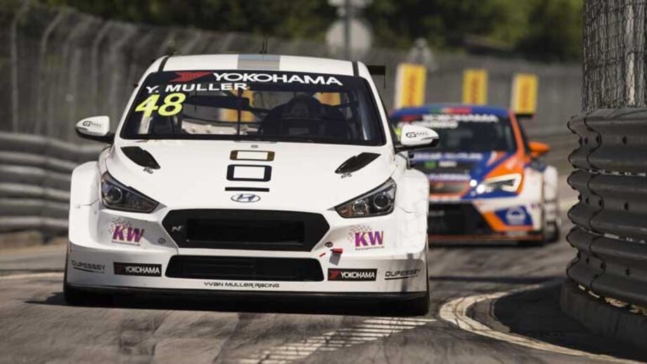 Um acidente em cadeia na primeira corrida do WTCR em Vila Real interrompeu a prova