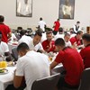 Telemóveis ficam fora da sala das refeições: Benfica com tolerância zero a interferências