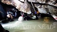 Militares tenta chegar a jovens presos em gruta da Tailândia