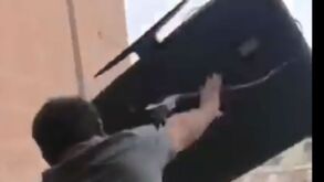 Furioso com eliminação da Argentina atira TV pela janela