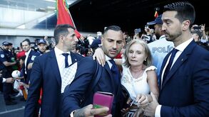 Centenas de adeptos recebem Seleção em Lisboa