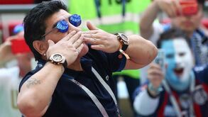 Maradona oferece-se para liderar a seleção argentina... de borla