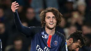 Tottenham vai “atacar” Adrien Rabiot