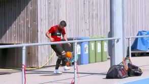 A bola nem tem de ser redonda para Rúben Neves fazer magia...