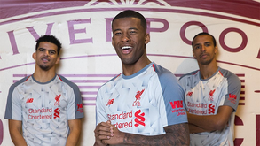 Liverpool mostra novo equipamento com recurso aos vídeojogos