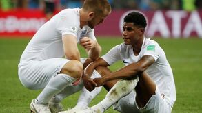 Meias dão multa aos ingleses