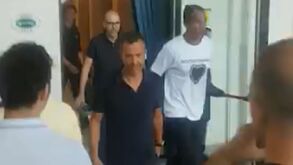 Bruno Alves com Jorge Mendes no hotel onde está o entourage de Ronaldo