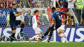 A crónica do França-Croácia, 4-2: Galo canta em festival de erros