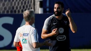 Como um defesa francês fez Deschamps sair do hotel a meio da noite em pijama